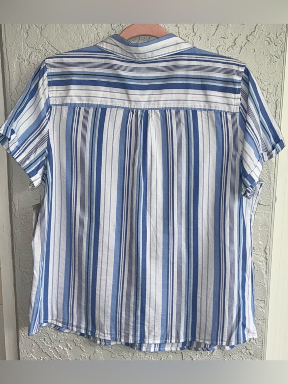 Croft & Barrow Blue & White Vertical Stripe Short-Sleeve Button-Down Shirt (NWT) - Picture 5 of 7